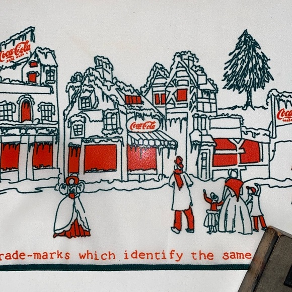 🆕RARE Vintage 1977 Coca-Cola Christmas Poly-Crepe-De-Chine Square Scarf - Picture 6 of 8